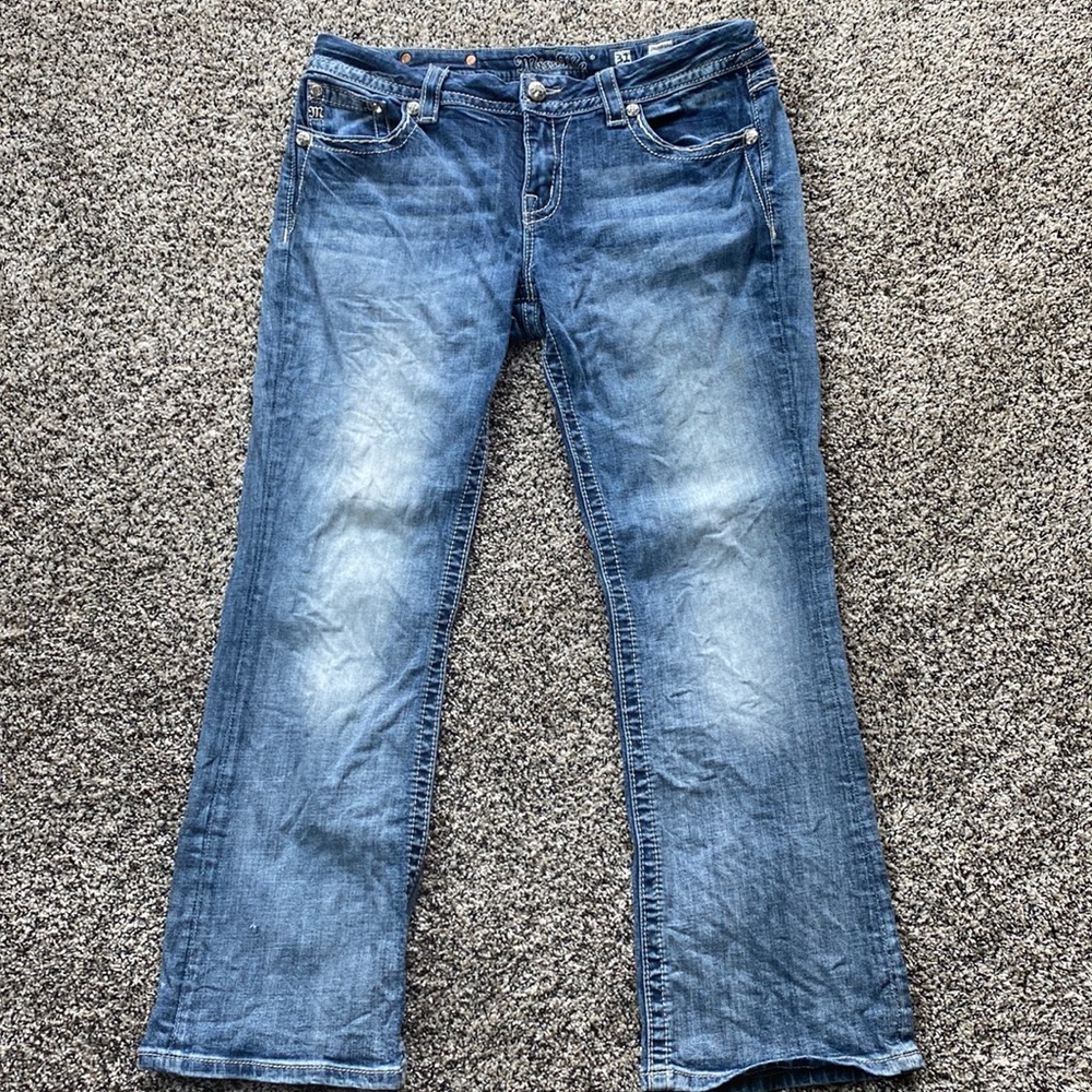 Gorgeous miss me jeans. Easy boot cut for a more relaxed fit.
